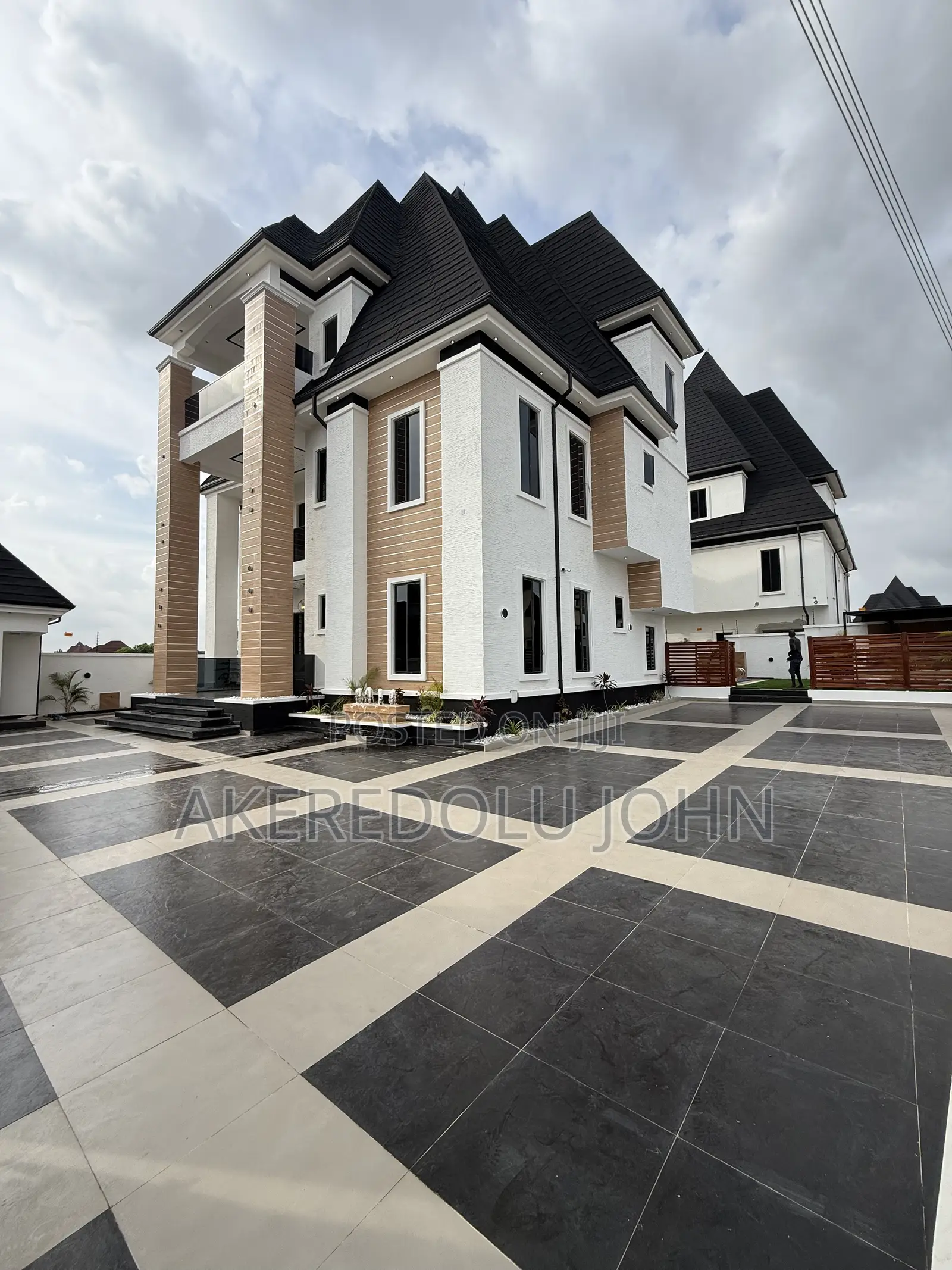 5bdrm Duplex in Dakwo District for sale in Dakwo District