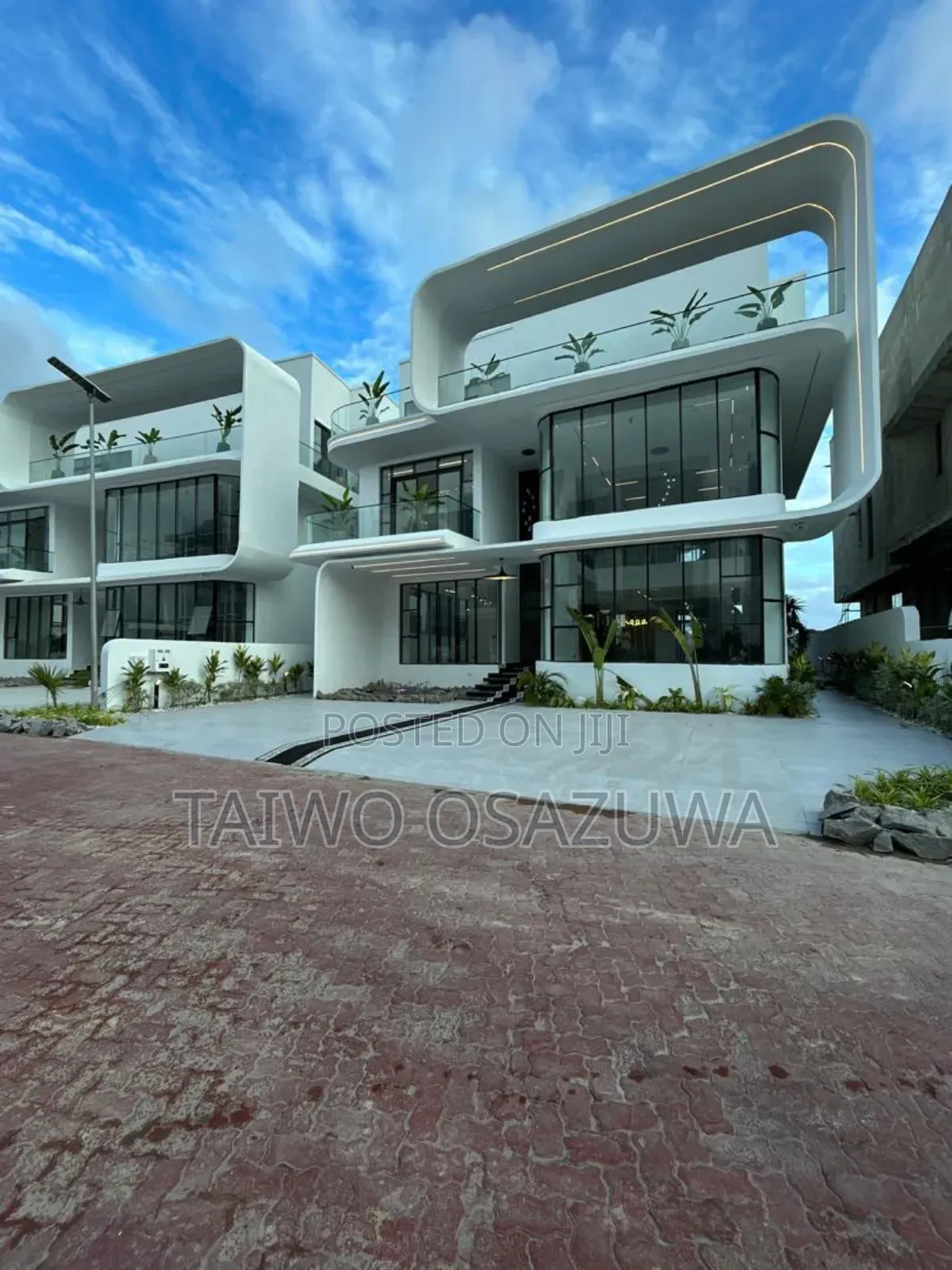 5bdrm Mansion in Osapa London for sale in Osapa london