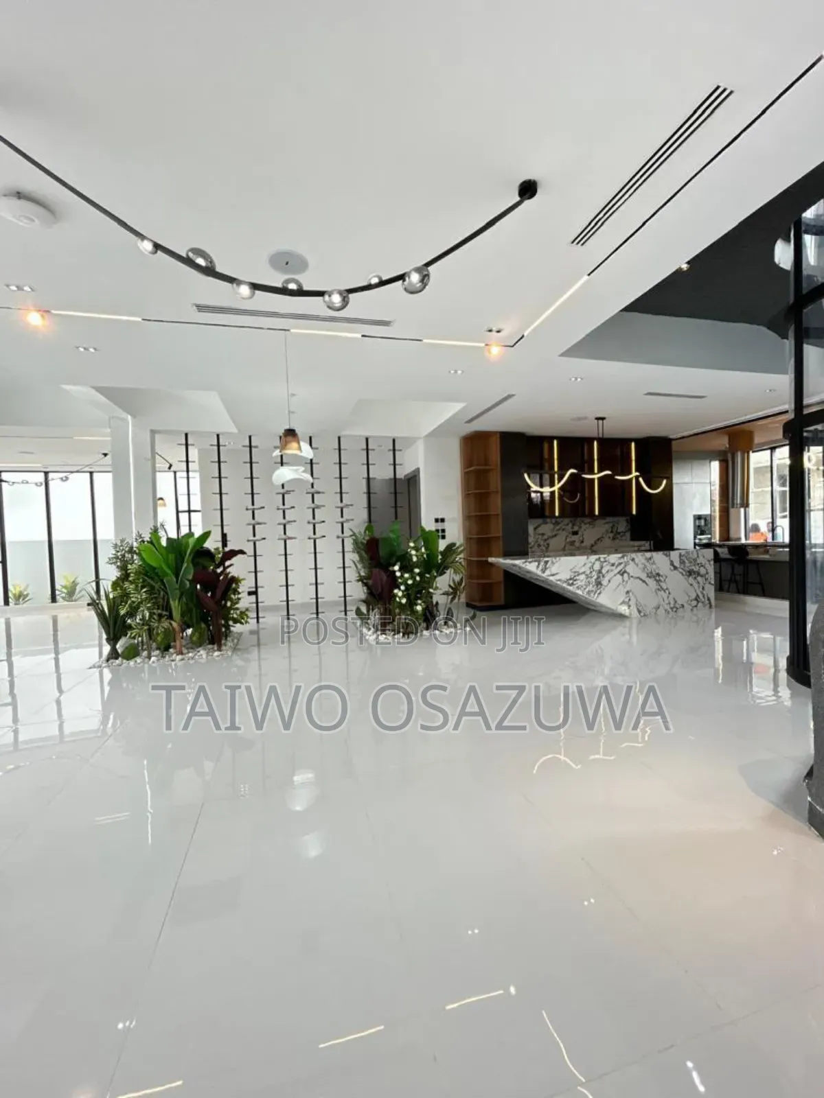 5bdrm Mansion in Osapa London for sale in Osapa london