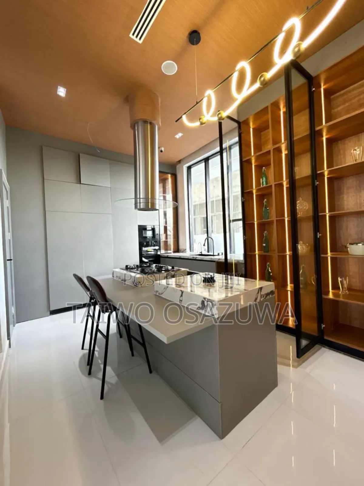 5bdrm Mansion in Osapa London for sale in Osapa london