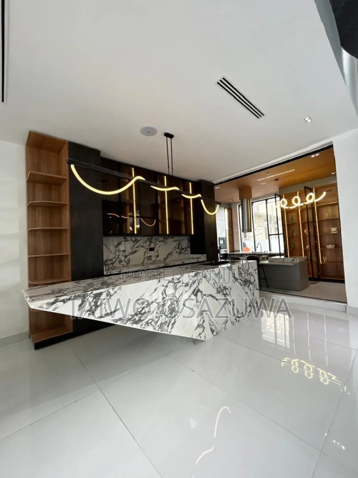 5bdrm Mansion in Osapa London for sale in Osapa london