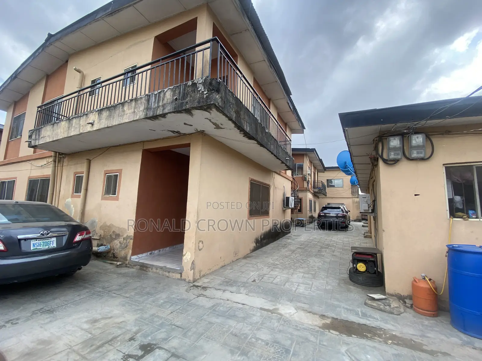 3bdrm Block of Flats in Ago Palace for sale in Ago Palace