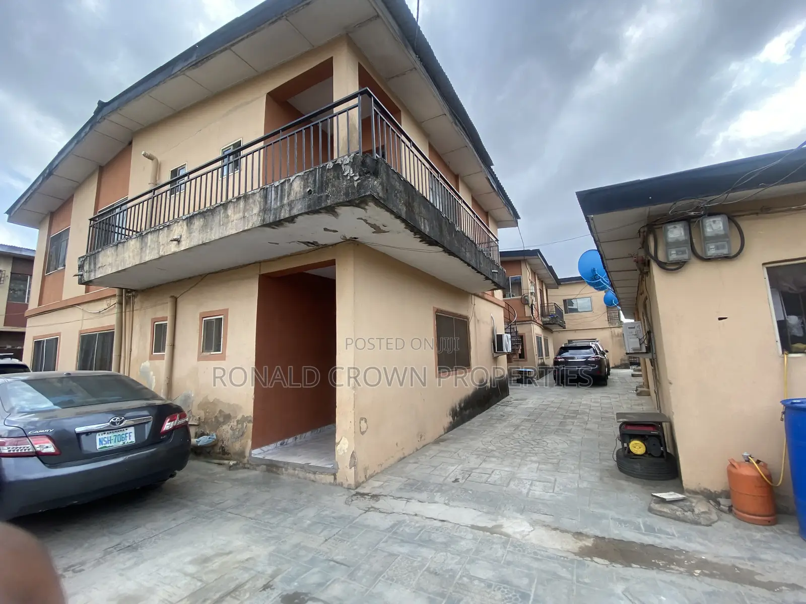 3bdrm Block of Flats in Ago Palace for sale in Ago Palace