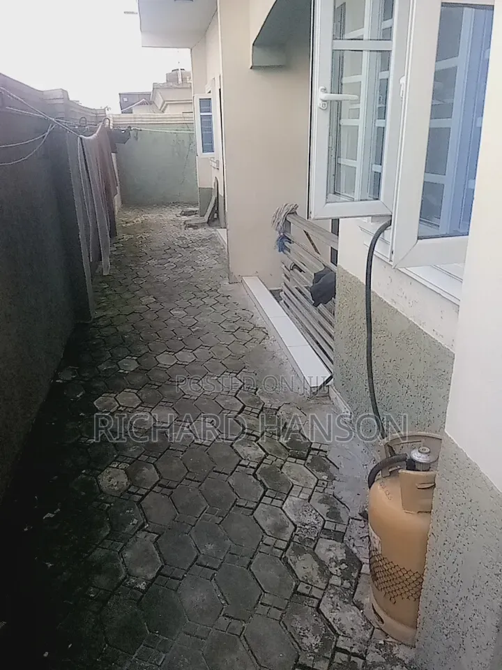20bdrm Block of Flats in New Road, Awoyaya for sale in Awoyaya