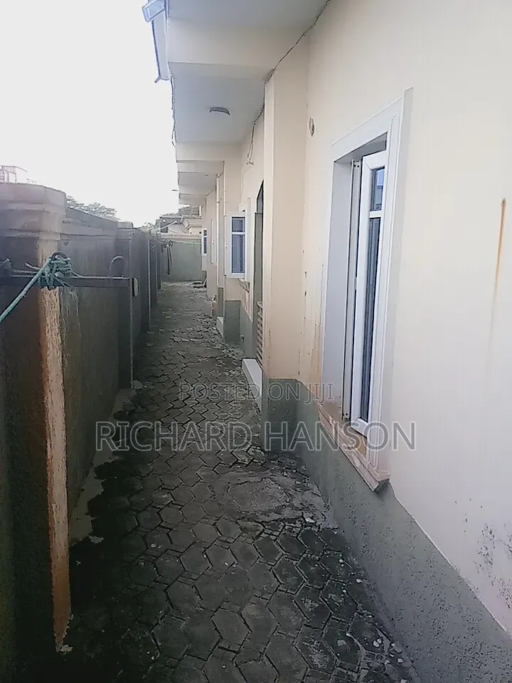 20bdrm Block of Flats in New Road, Awoyaya for sale in Awoyaya