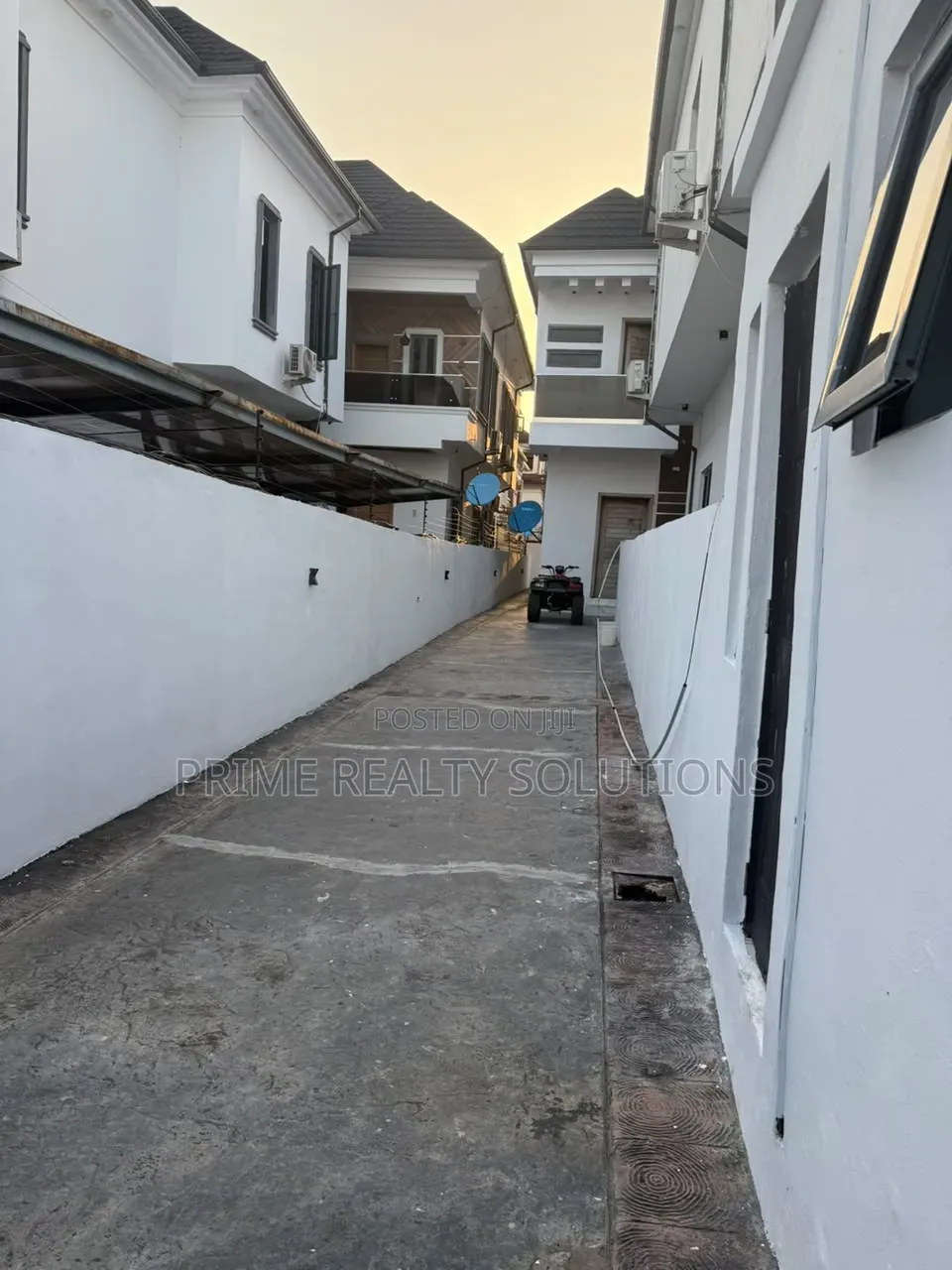 4bdrm Duplex in Idado for rent in Idado