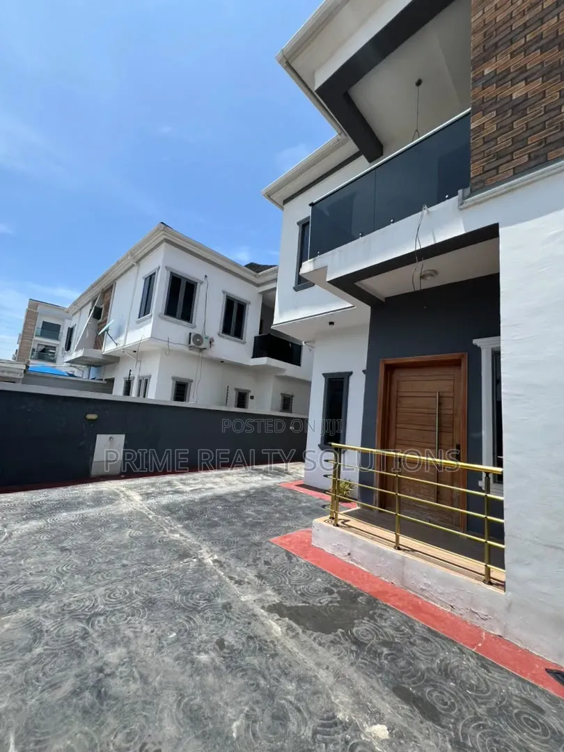 4bdrm Duplex in Chevron for rent in Chevron