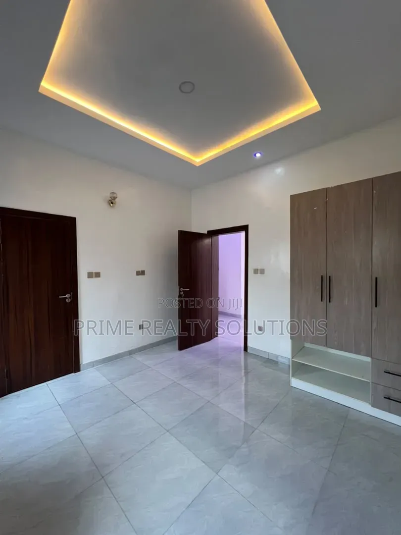 4bdrm Duplex in Chevron for rent in Chevron