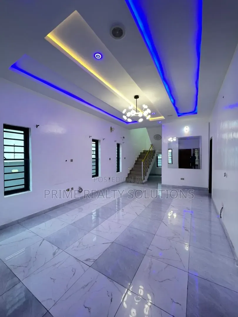 4bdrm Duplex in Chevron for rent in Chevron