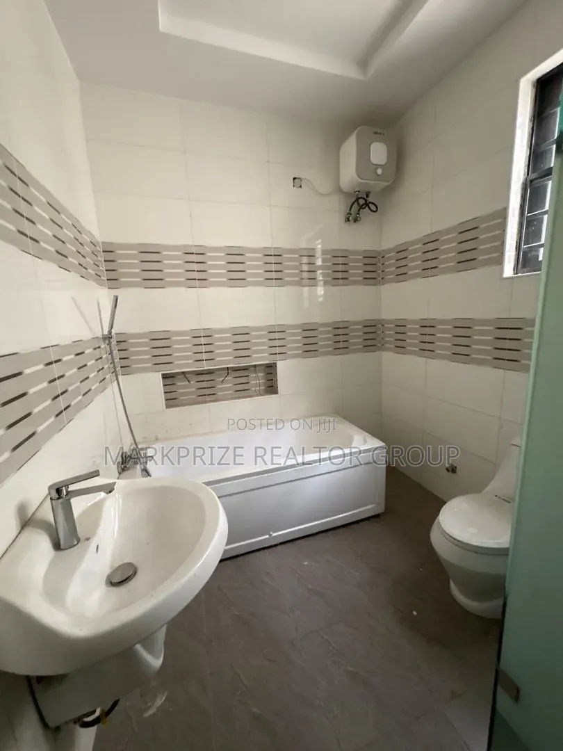 4bdrm Duplex in Orchid Lekki Lagos for sale in Lekki Expressway