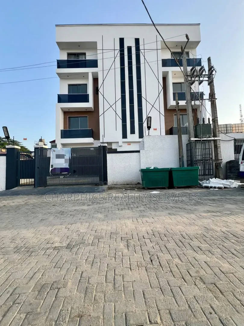 2bdrm Apartment in Igbo-efon for sale in Igbo-efon