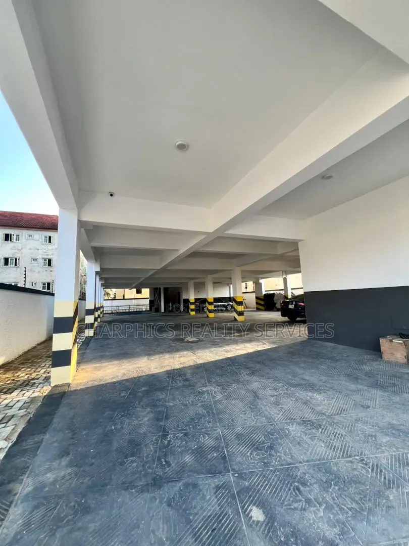 2bdrm Apartment in Igbo-efon for sale in Igbo-efon