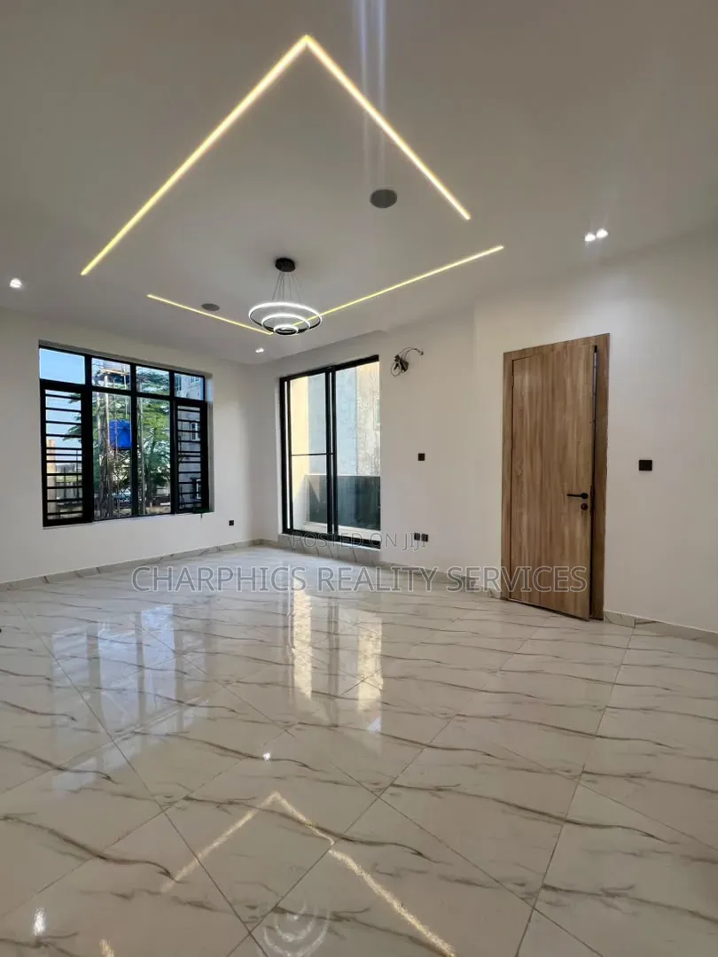 2bdrm Apartment in Igbo-efon for sale in Igbo-efon