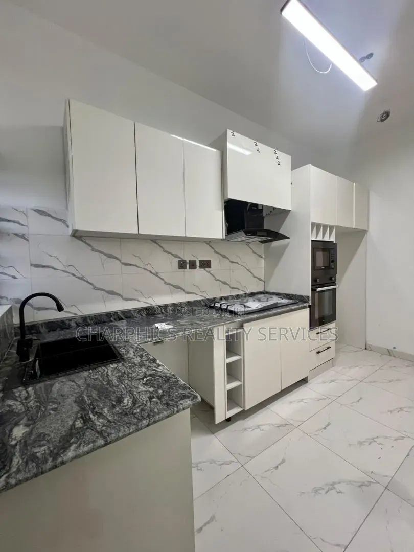 2bdrm Apartment in Igbo-efon for sale in Igbo-efon