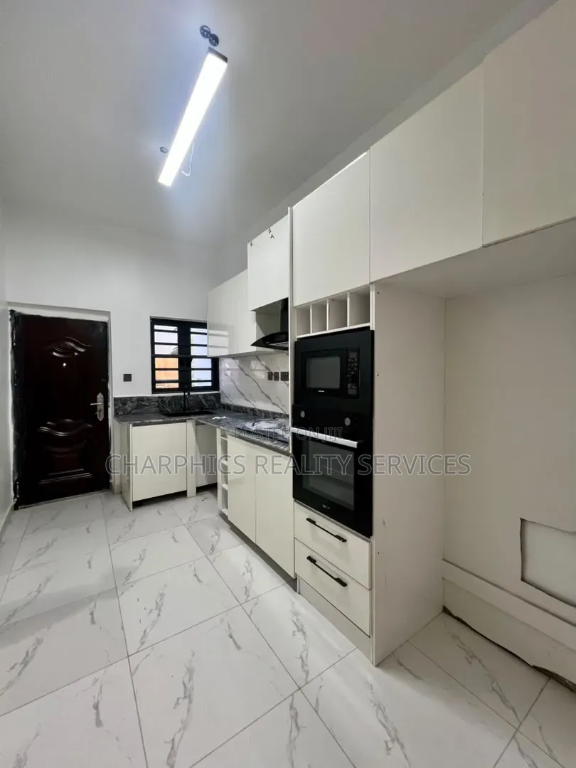 2bdrm Apartment in Igbo-efon for sale in Igbo-efon