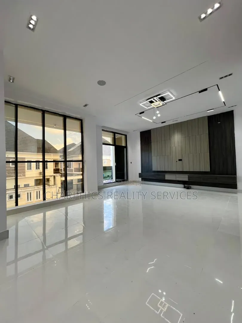 5bdrm Duplex in Off Lekki-Epe Expressway for sale in Off Lekki-Epe Expressway