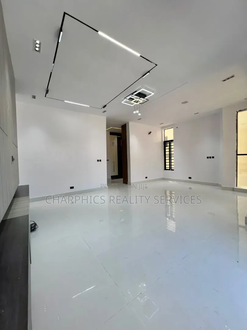 5bdrm Duplex in Off Lekki-Epe Expressway for sale in Off Lekki-Epe Expressway