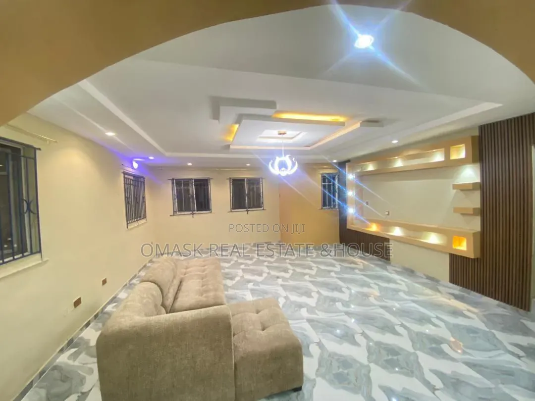 10bdrm Duplex in Ado / Ajah for sale in Ado / Ajah