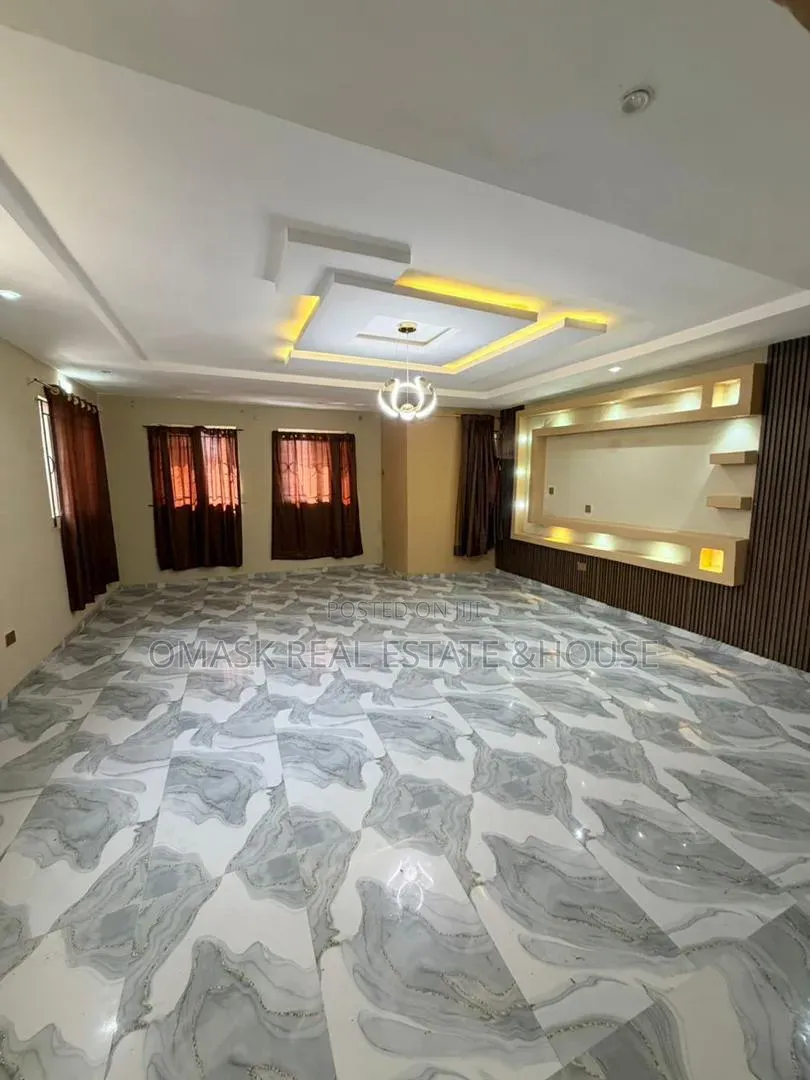 10bdrm Duplex in Ado / Ajah for sale in Ado / Ajah