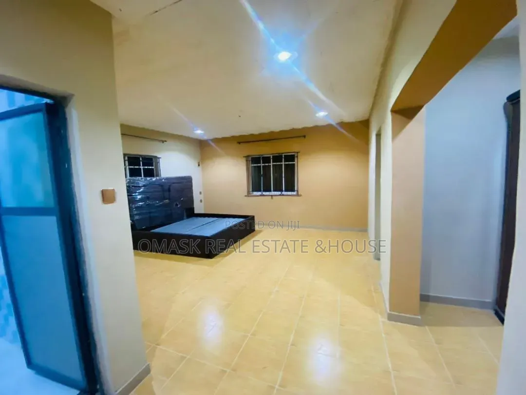10bdrm Duplex in Ado / Ajah for sale in Ado / Ajah