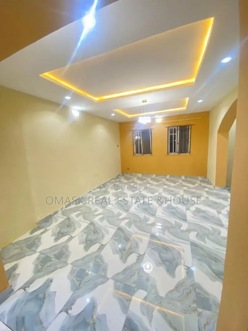 10bdrm Duplex in Ado / Ajah for sale in Ado / Ajah