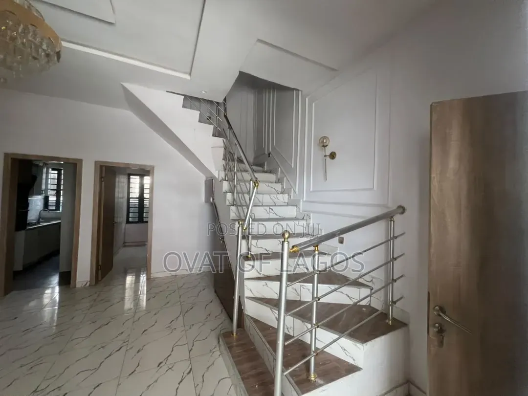 4bdrm Duplex in Ikota for rent in Ikota