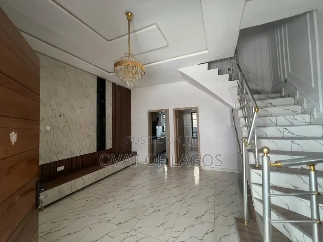 4bdrm Duplex in Ikota for rent in Ikota