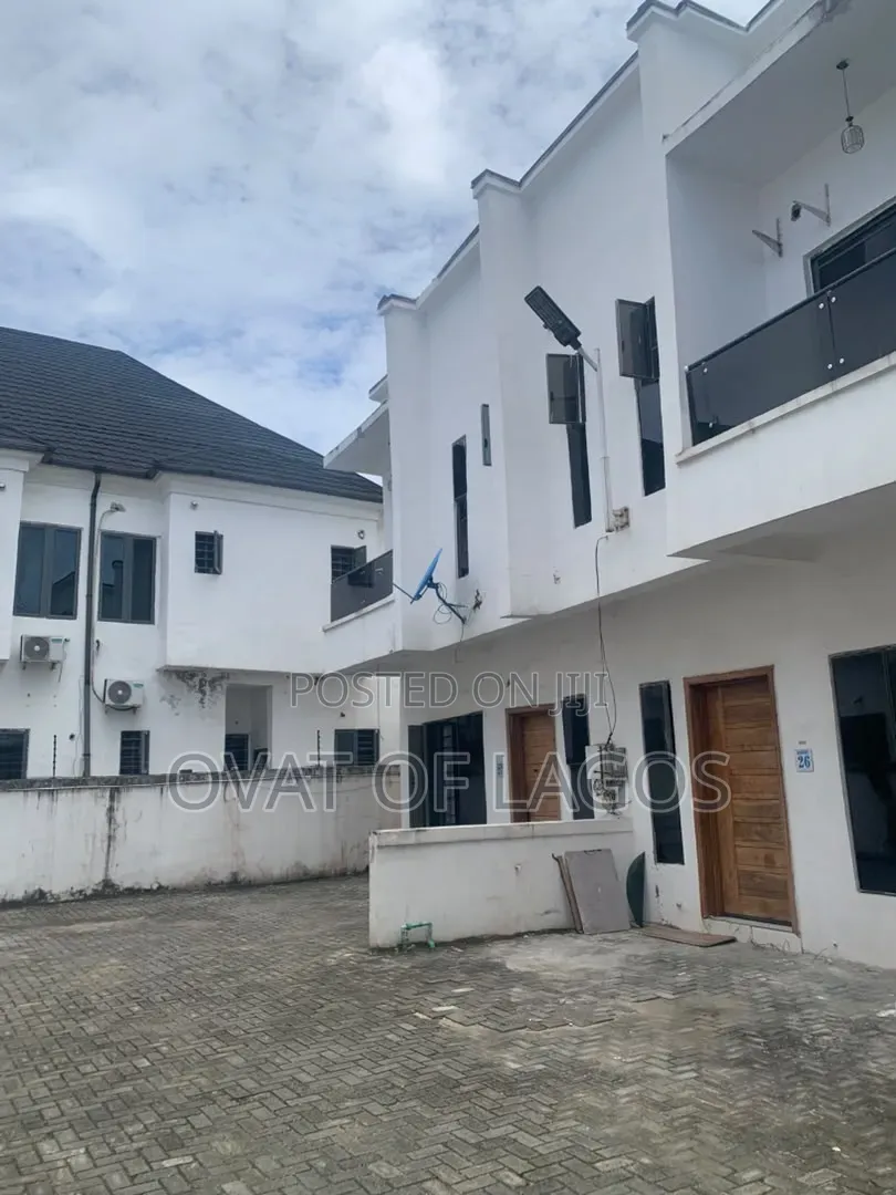4bdrm Duplex in Ikota for rent in Ikota