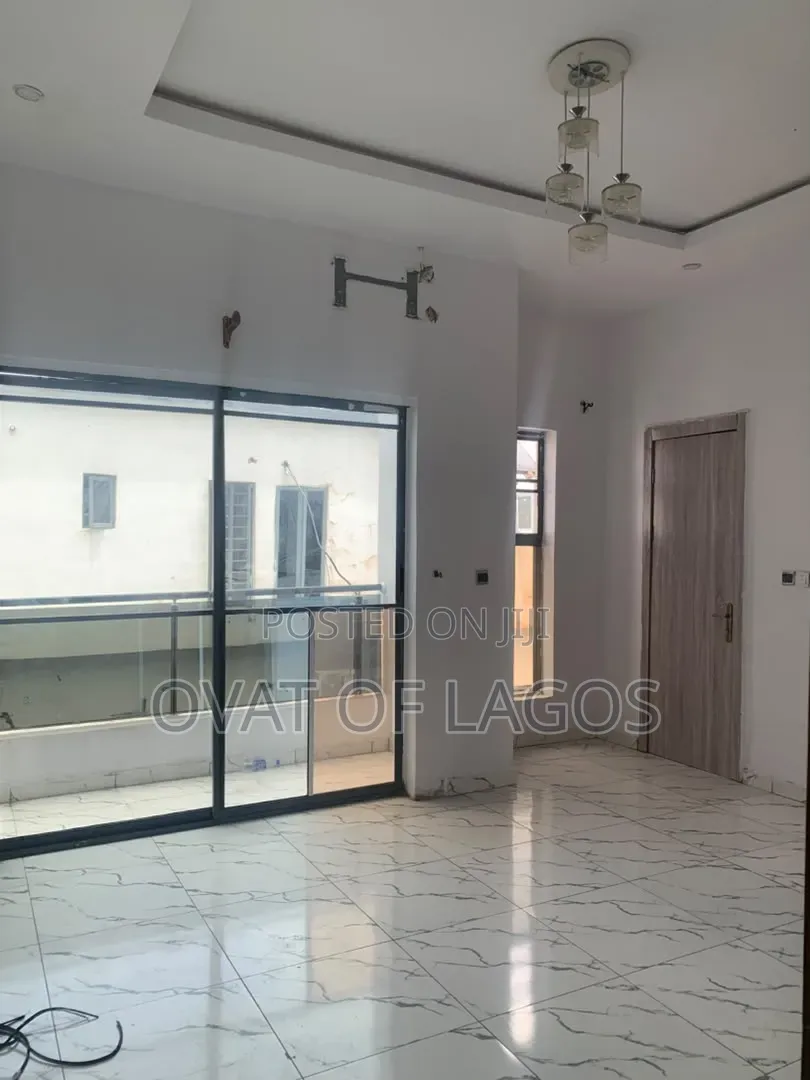 4bdrm Duplex in Ikota for rent in Ikota