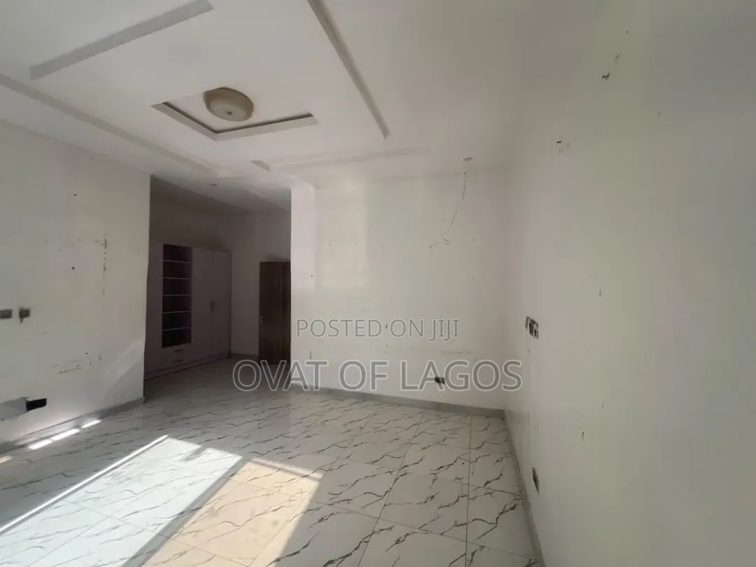 3bdrm Duplex in Ikota for rent in Ikota