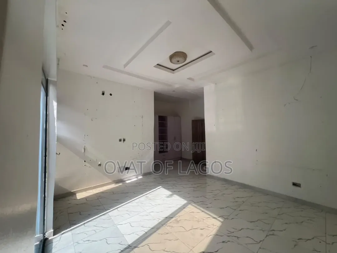 3bdrm Duplex in Ikota for rent in Ikota