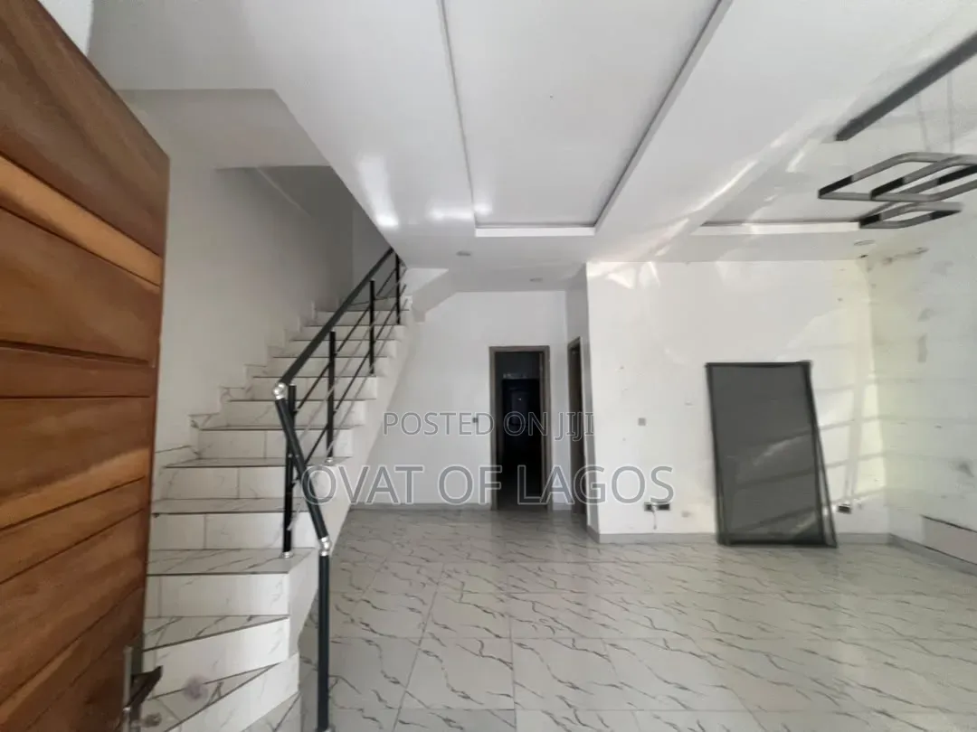 3bdrm Duplex in Ikota for rent in Ikota