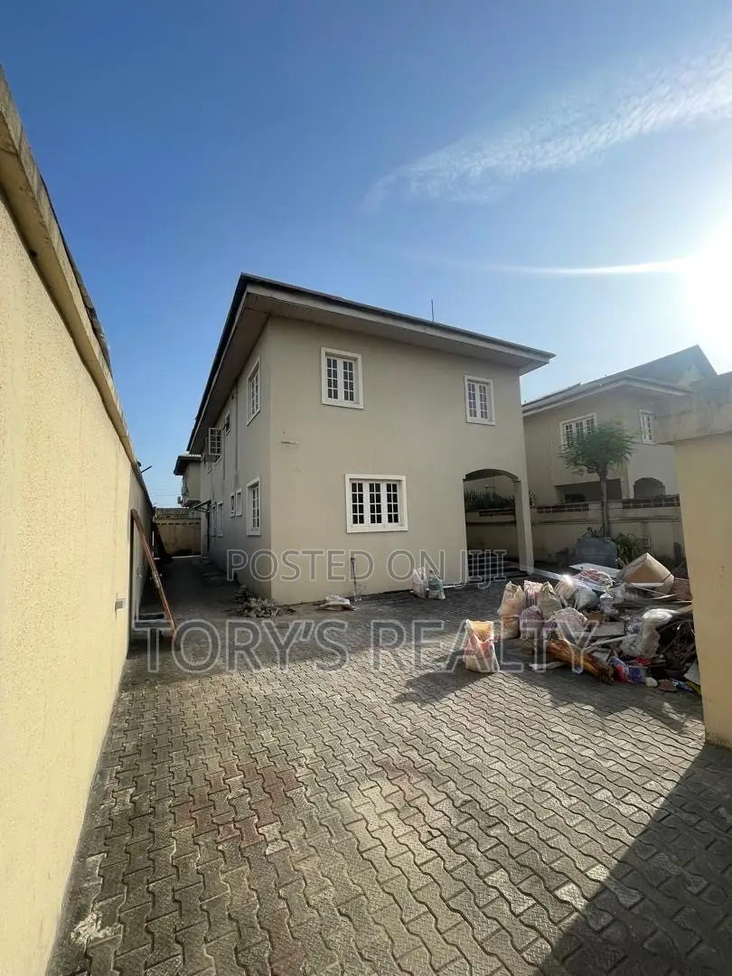 4bdrm Duplex in Lekki Phase 1 for rent in Lekki Phase 1