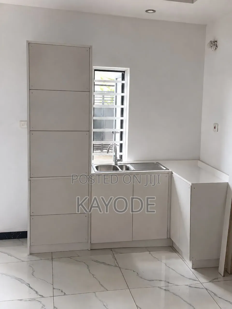 Mini Flat in Chevron for rent in Chevron
