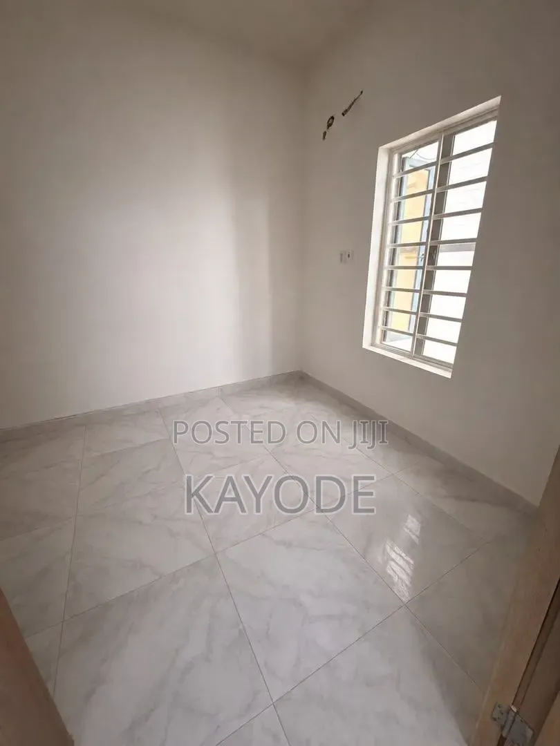 Mini Flat in Chevron for rent in Chevron