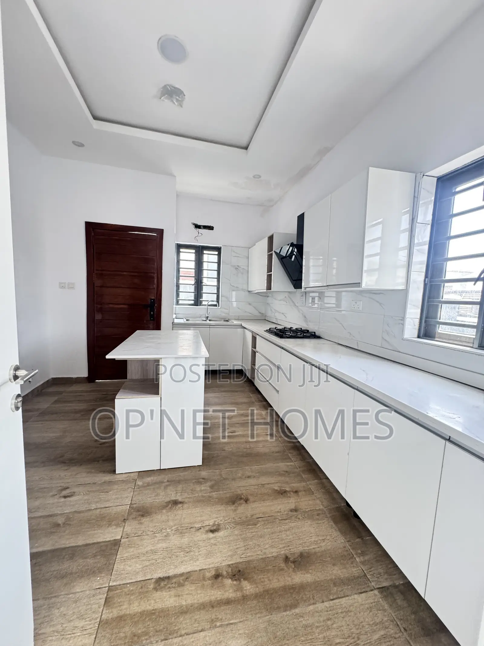 4bdrm Duplex in U3 Estate, Lekki Phase 1 for rent in Lekki Phase 1