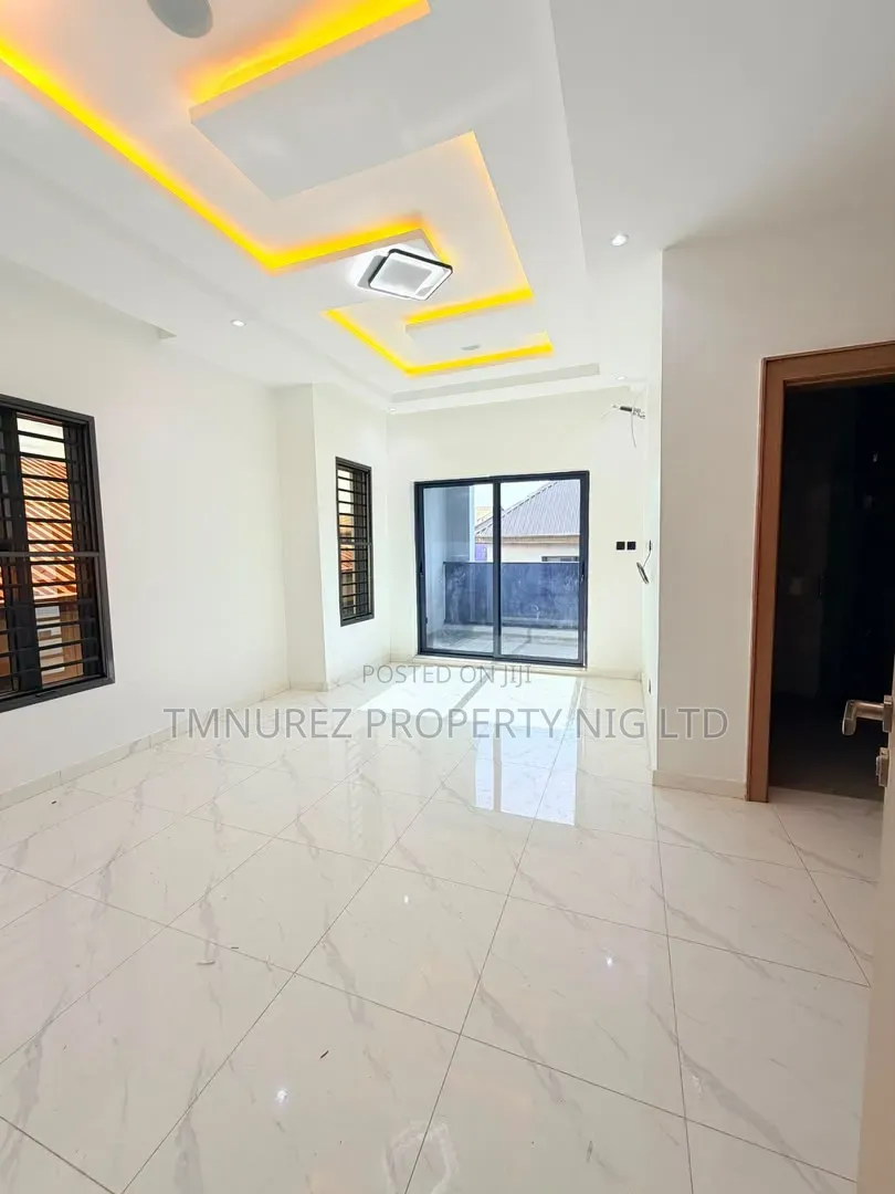 5bdrm Duplex in Omole Phase 1 for sale in Omole Phase 1