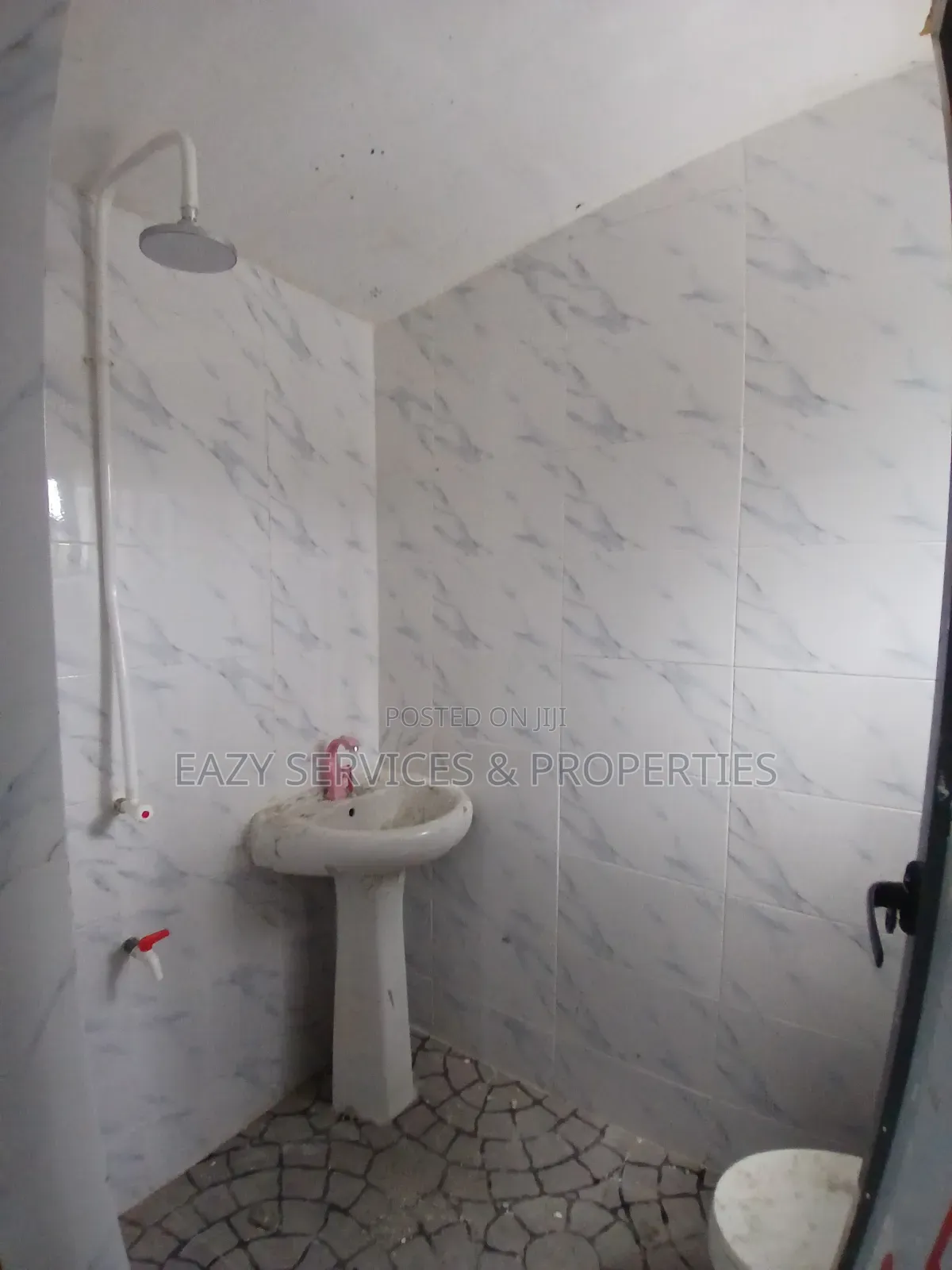 Massive Shop Space With Store in Osapa London, Lekki in Osapa london