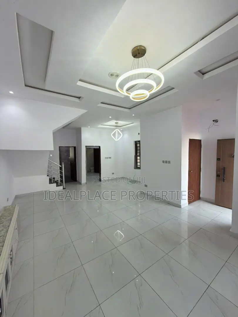 4bdrm Duplex in Chevron for sale in Chevron