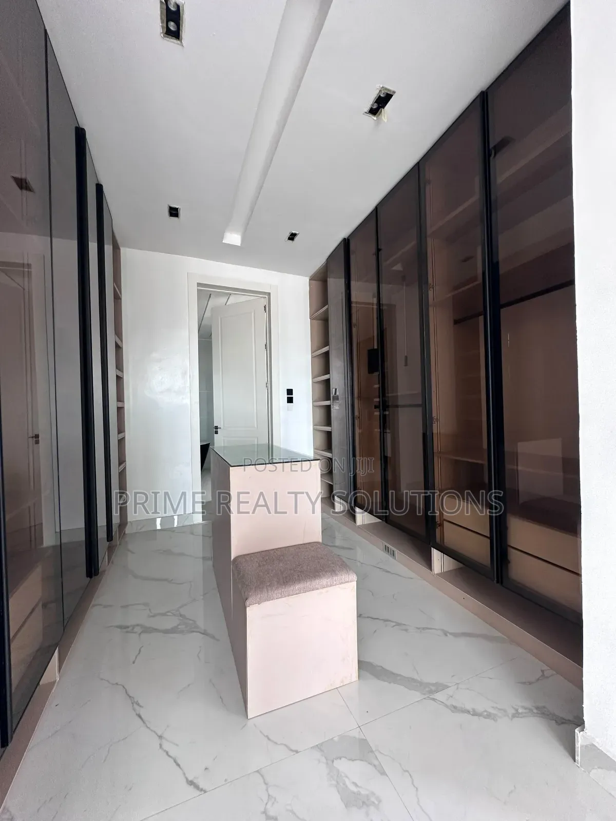 5bdrm Duplex in Lekki Phase 1 for sale in Lekki Phase 1