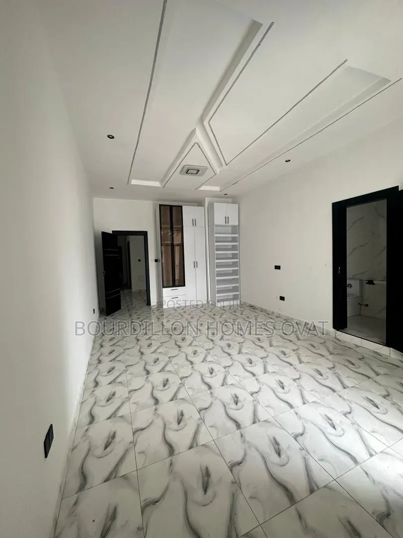 4bdrm Duplex in Ikota Villa Estate for sale in Ikota