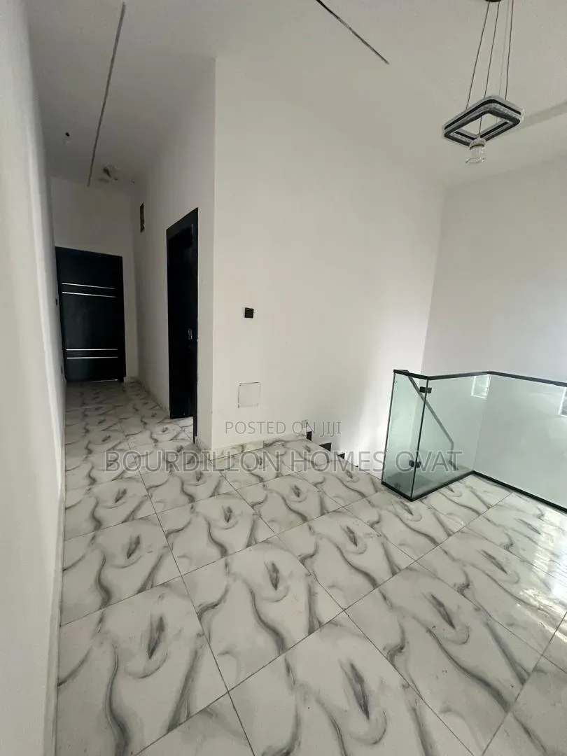 4bdrm Duplex in Ikota Villa Estate for sale in Ikota