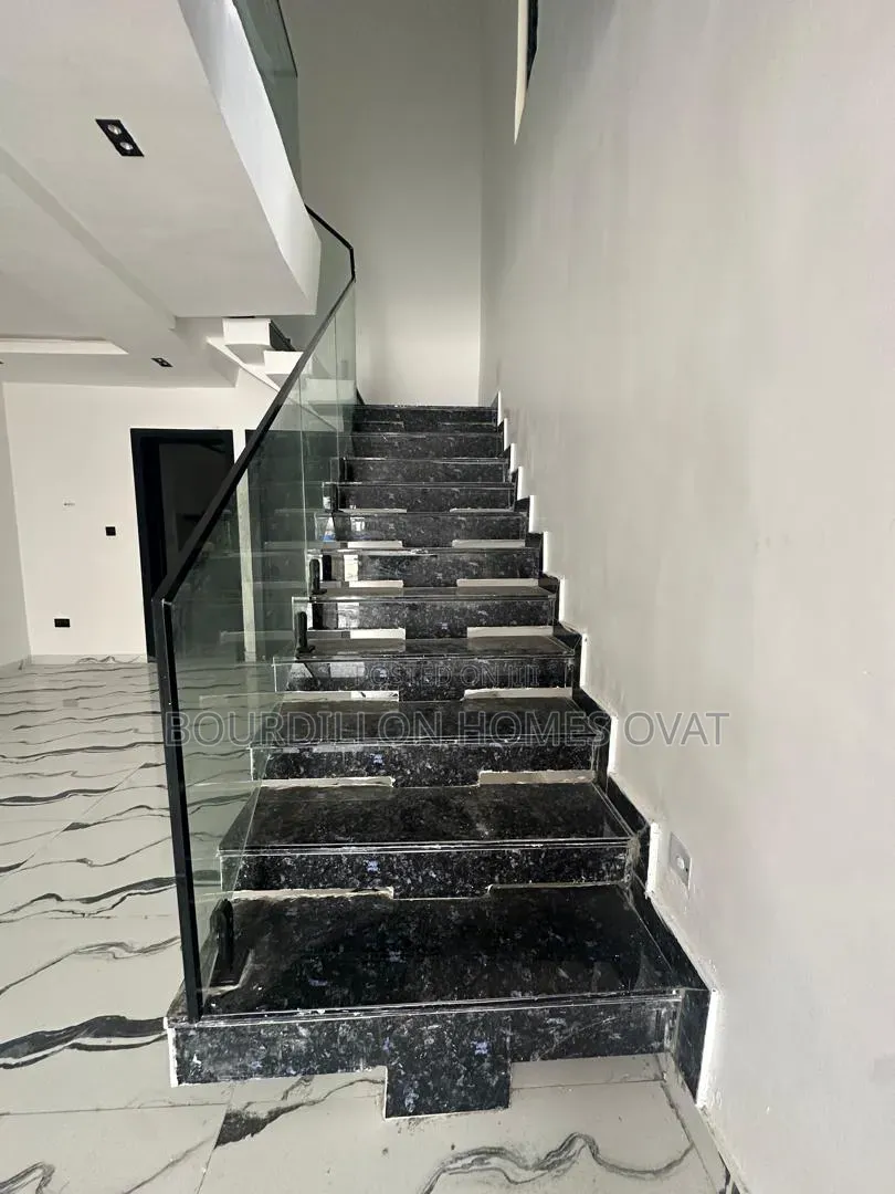 4bdrm Duplex in Ikota Villa Estate for sale in Ikota