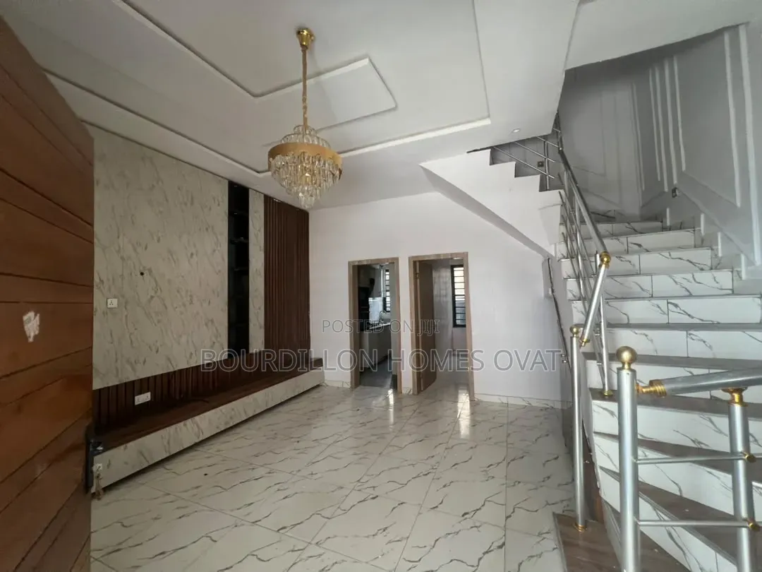 4bdrm Duplex in Ikota Villa Estate for rent in Ikota