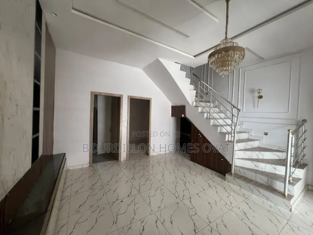 4bdrm Duplex in Ikota Villa Estate for rent in Ikota