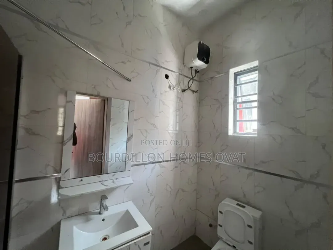 4bdrm Duplex in Ikota Villa Estate for rent in Ikota