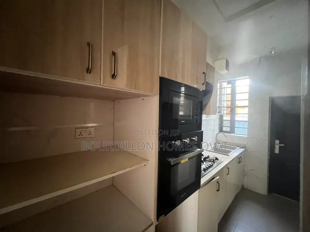 4bdrm Duplex in Ikota Villa Estate for rent in Ikota