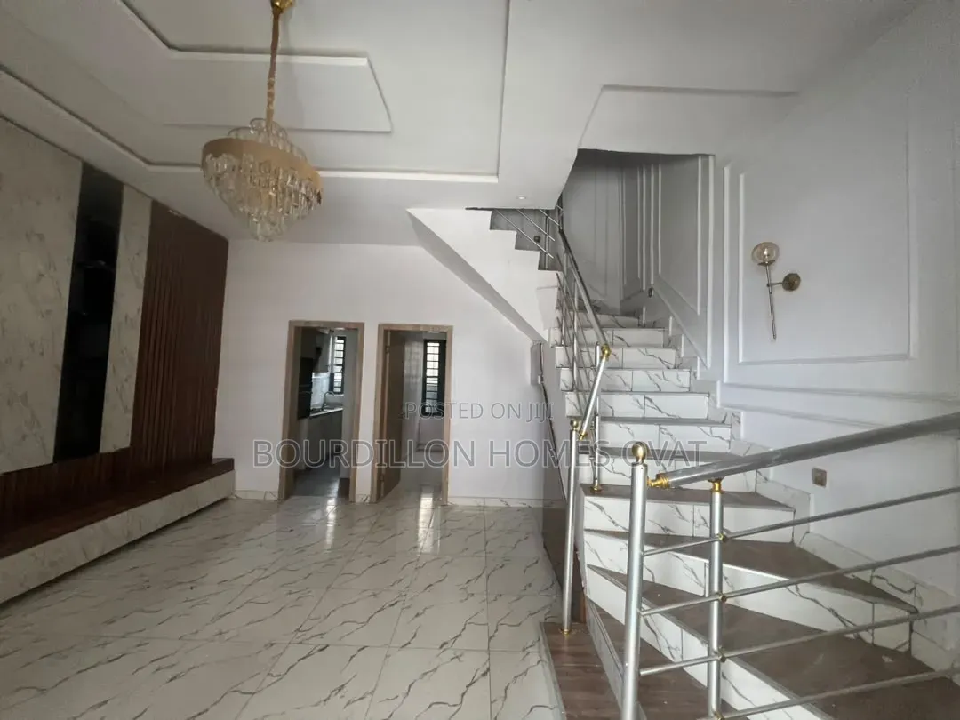 4bdrm Duplex in Ikota Villa Estate for rent in Ikota