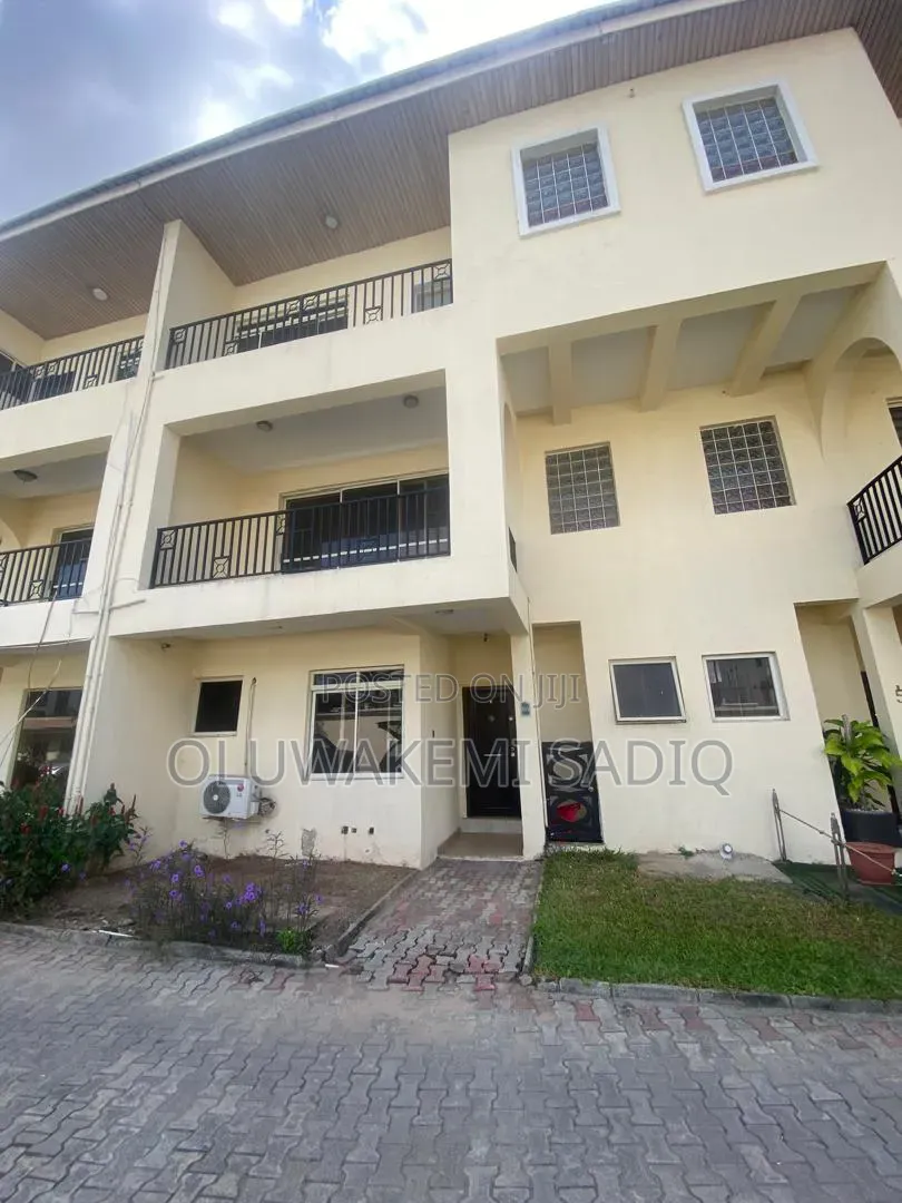 4bdrm Duplex in Parkview Estate for rent in Parkview Estate