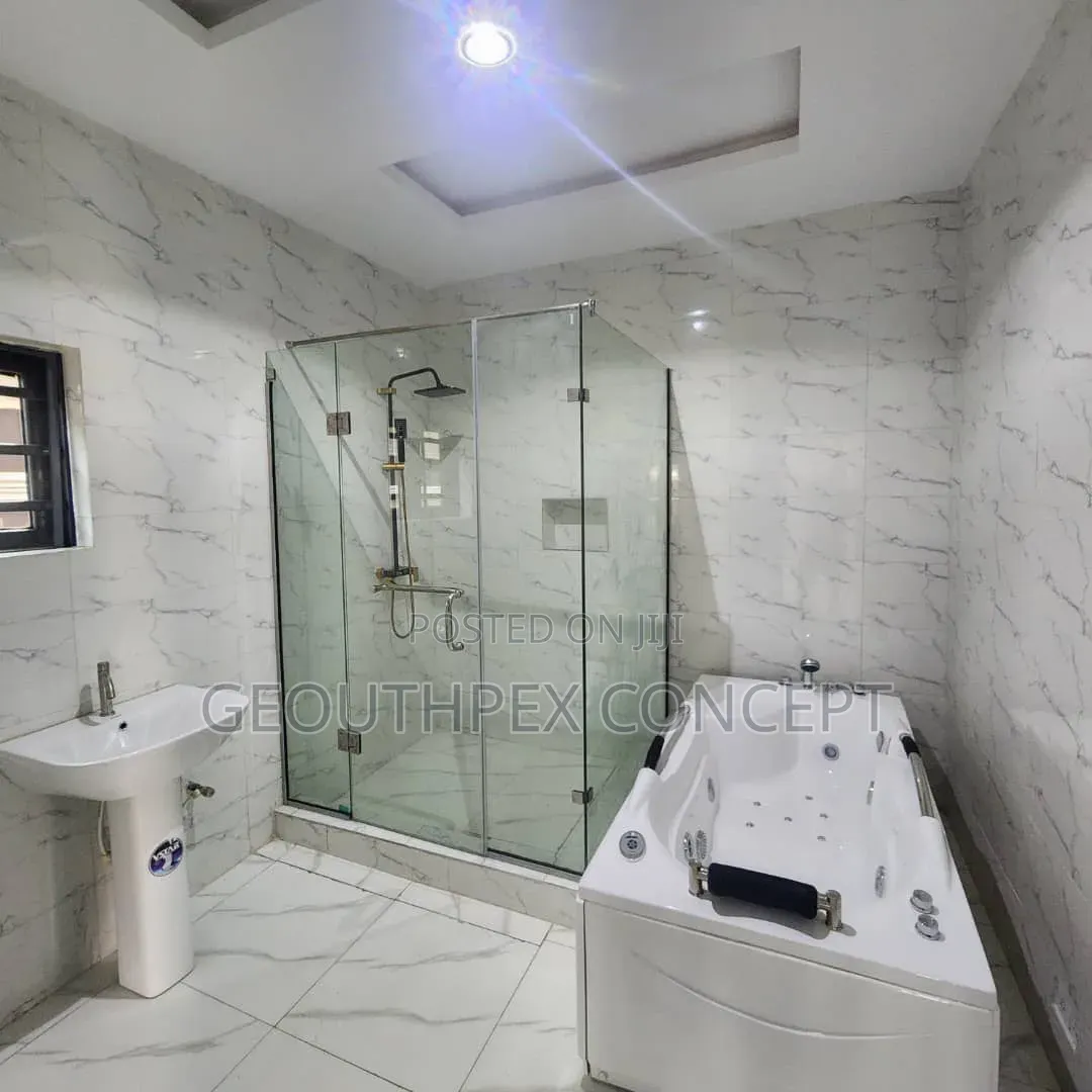 5bdrm Duplex in Malami Estate for sale in Oluyole Estate